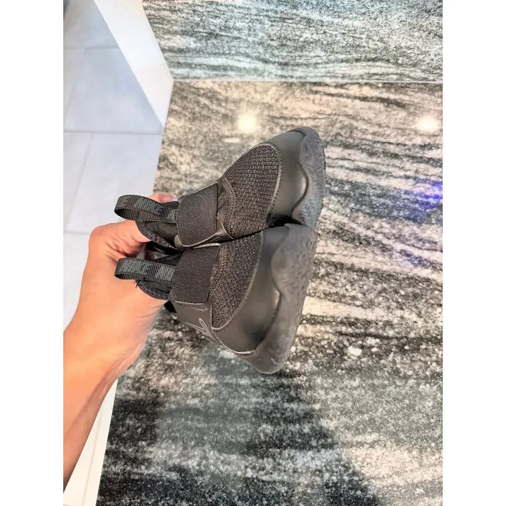 Nike Flex Runner 3 Triple Black Kids 9C Like New